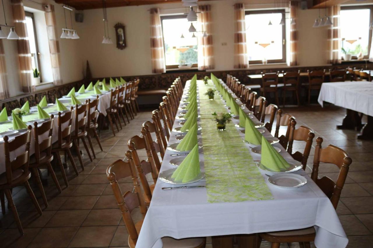 Gasthof Gruener Baum Langfurth  Bagian luar foto